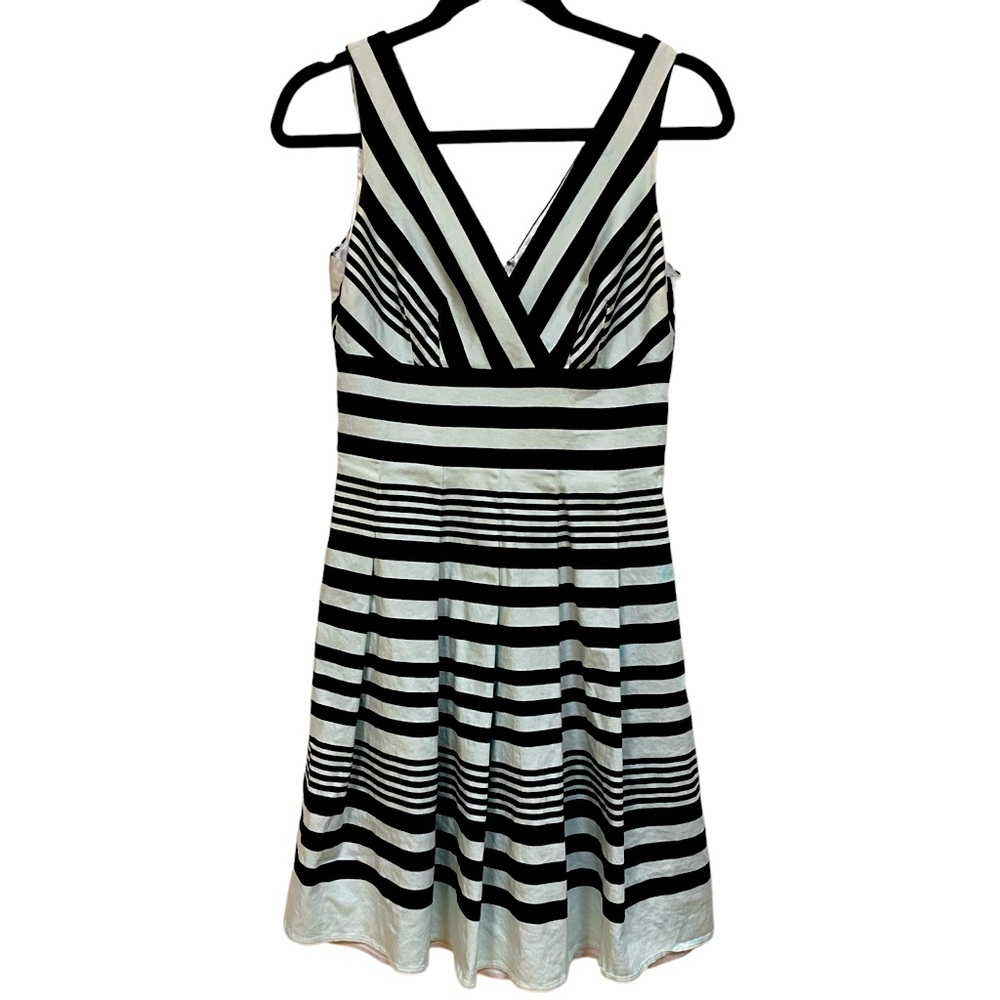 White House Black Market Blk/White Striped Sleeveless Knee Length Dress Size 4